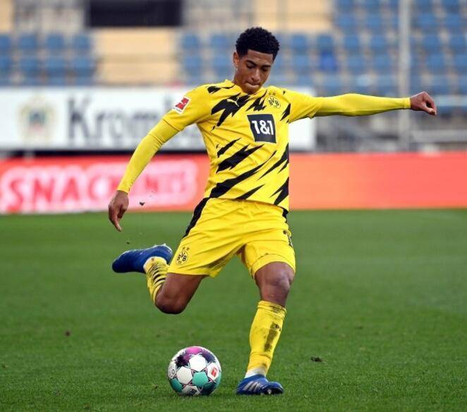 纽卡vs切尔西半场数据：双方控球率接近，蓝军半场仅2射门（纽卡vs切尔西半场战报：控球势均力敌，蓝军仅2次射门）