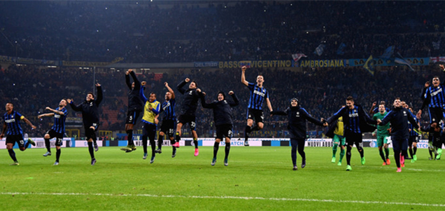 以全新视角回顾AC米兰对阵罗马的比赛📽️🔴⚫