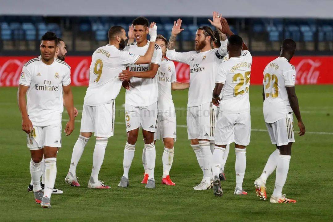 中超：北京国安客场2-1逆转上海申花（中超战报：北京国安客场2比1逆转上海申花）