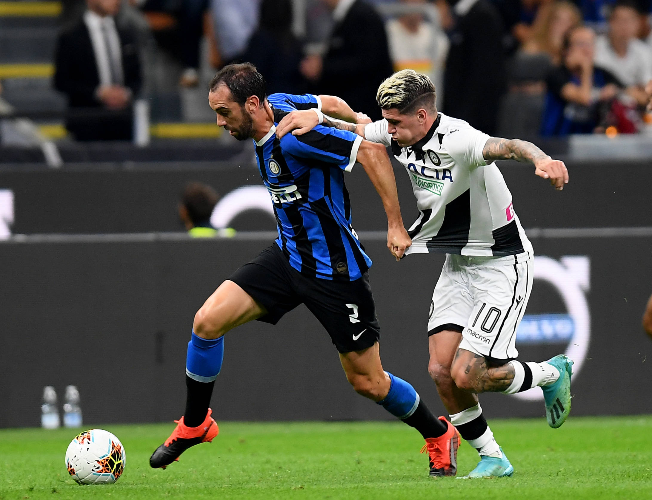 皇马球员身价虚高？居莱尔9000万欧引争议 德转解释贝林身价过高（皇马身价被高估？居莱尔9000万欧惹争议，德转回应贝林厄姆估值偏高）