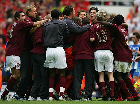 曼晚：斯通斯本轮联赛有望复出，鲍伯、多库预计明年1月回归（曼彻斯特晚报：斯通斯有望赶上本轮联赛，鲍伯与多库预计明年1月复出）