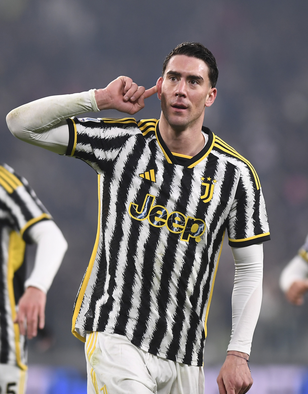 哈兰德本赛季至今直接参与35球，本世纪所有球员赛季同期第3（哈兰德本季已直接参与35球，位居本世纪同阶段第3）