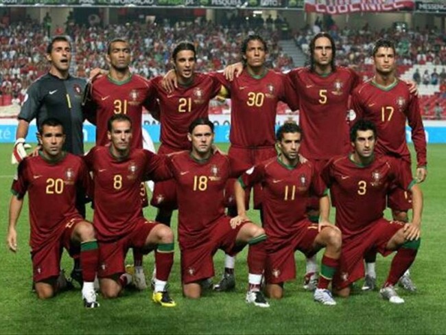 篮球篮网球迷为球队送上支持横幅（篮网球迷举起横幅为球队助威）