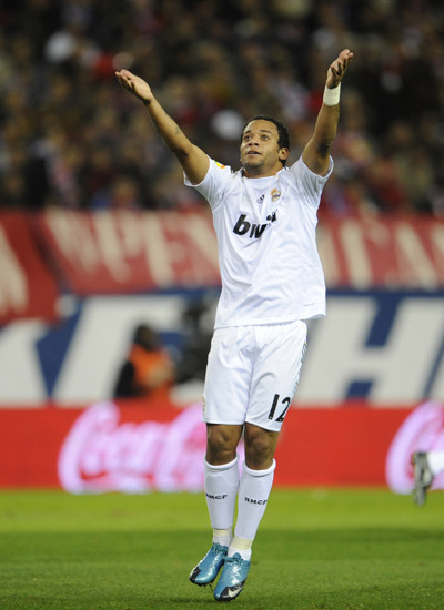 CBA：上海男篮主场大胜同曦