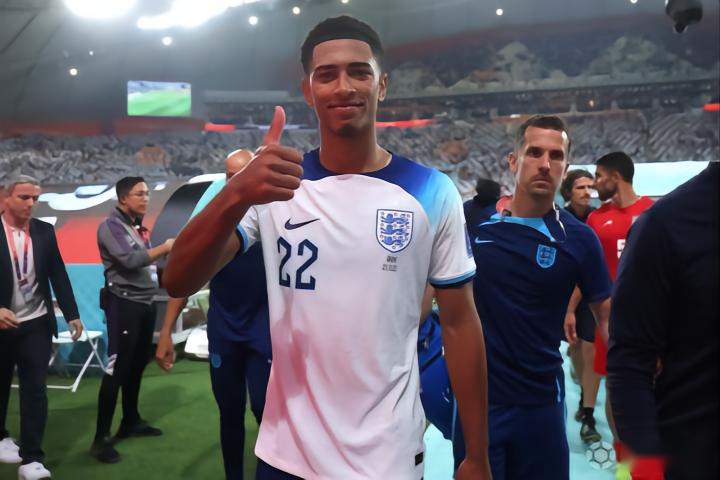 官方：洛萨诺遭遇肌肉过劳，缺席对阵巴拉圭的友谊赛（官宣：洛萨诺因肌肉疲劳无缘与巴拉圭的热身赛）